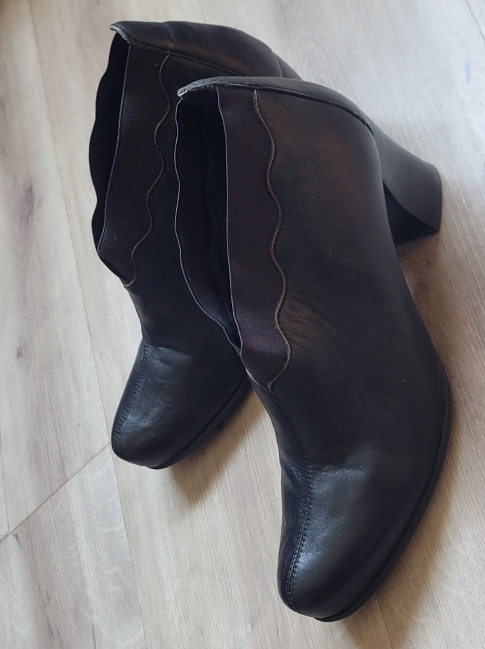 Mam'zelle Iliade Black Leather Scalloped Low Ankle Boots EU 39
